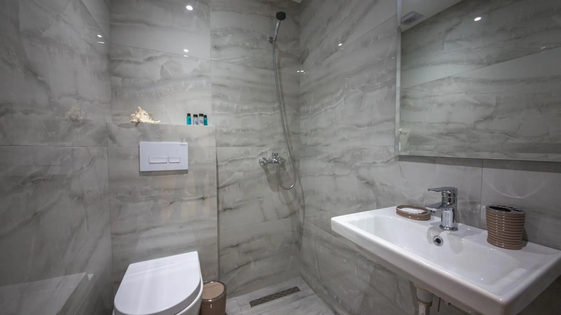 *** בית הארחה Saranda Rooms אלבניה