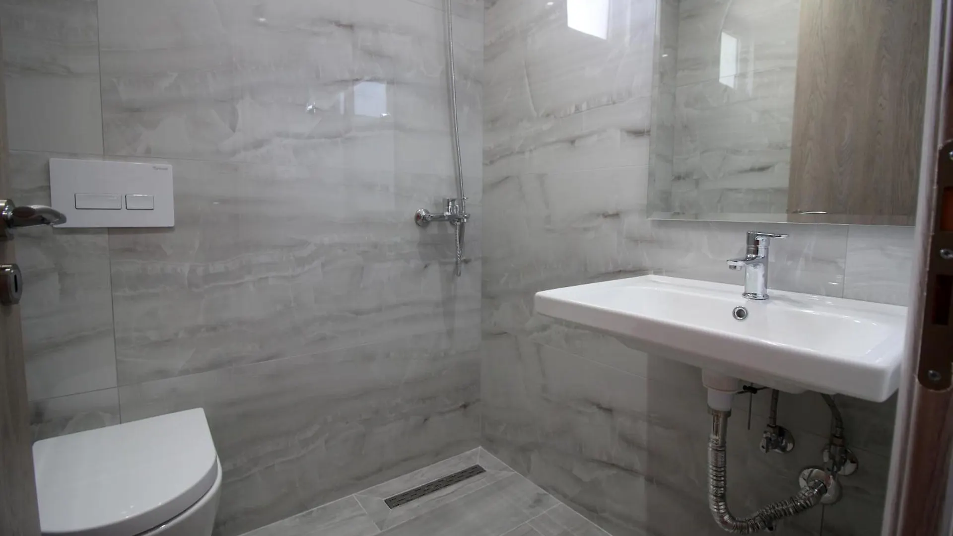 Saranda Rooms בית הארחה